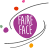 Logo de l'association d'autodéfense féministe faire face, représentant un rond violet entouré de lignes noir et d'autres petits ronds colorés.